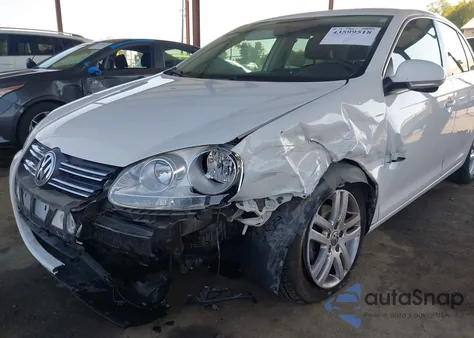 2010 Volkswagen Jetta Se z USA, uszkodzony, nr VIN 3VWRZ7AJXAM039879